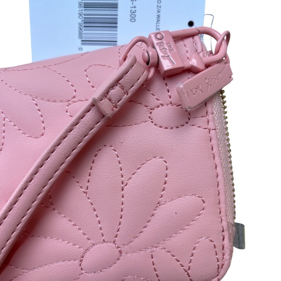 Betsey Johnson Pink Daisy Quilted Zip Around Wristlet Wallet BMS 1300 - Picture 9 of 9